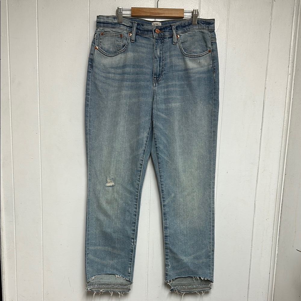 J. CREW Slim boyfriend jean in Baltic Sky wash Size 29

(CLEARANCE)